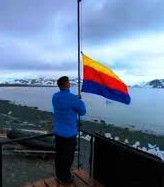 Emotivo: izó la bandera de su pueblo de Corrientes en la Antártida Argentina